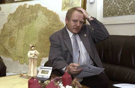 Új december 5-ét akarnak