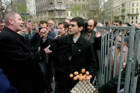 Antikommunizmus tojással