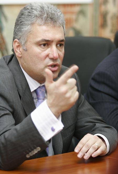 Mennek is, maradnak is