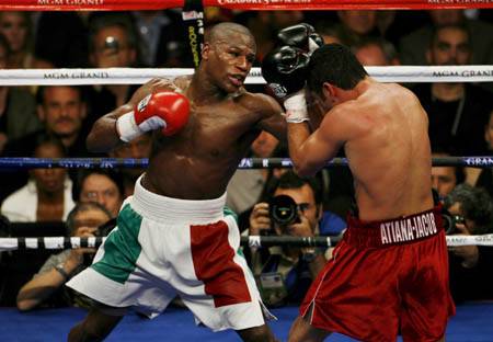 Mayweather veretlenül búcsúzik