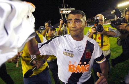 Megszületett Romario ezredik gólja