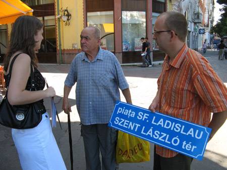 Kétnyelvű utcanévtáblák szponzorpénzből