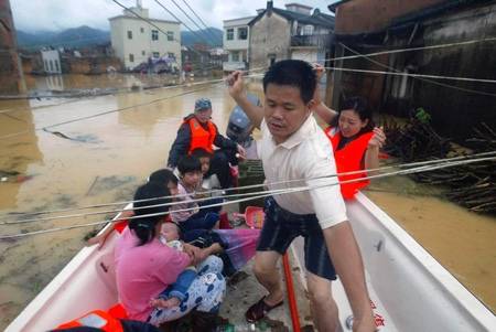 Gyilkos kínai és bangladesi árvizek 