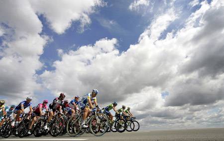 Tour de France: Cancellara vezet