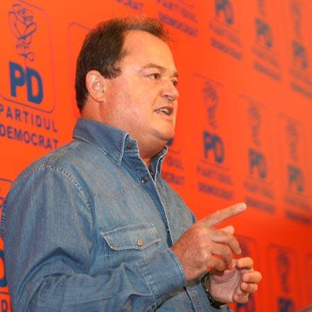 Vitát kavart a prefektuscsere