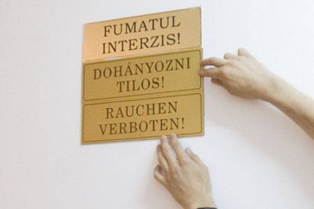 „Diplomatikus” kontra nemhivatalos feliratozás