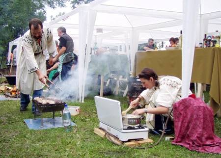 Halászlé söröspohárból