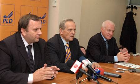 Újabb kísérlet a kormány menesztésére
