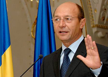 Népszavazást írt ki Băsescu