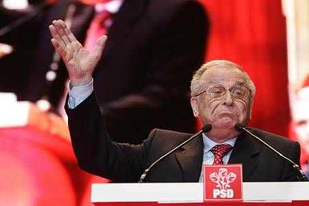 Megússza Ion Iliescu?