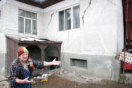 Megindult a föld Mészkőn 