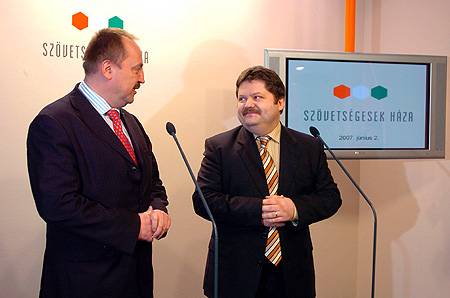 Szász párbeszédet sürget