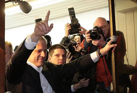 Tadics marad az államfő