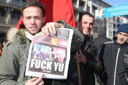 A szabadság kezdete: tűzijáték Koszovóban