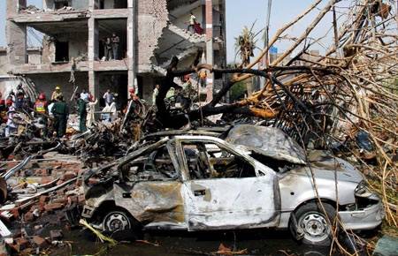 Súlyos merényletek a pakisztáni Lahorban