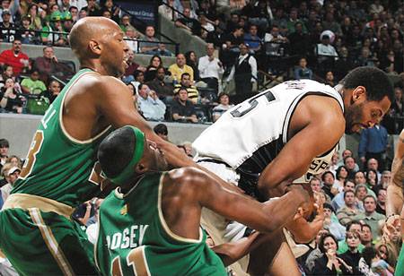 A Celtics nyerte a szuperrangadót