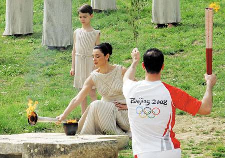 Elindult útjára az olimpiai láng