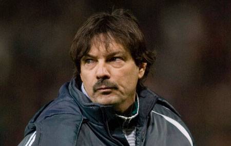 Várhidi Péter marad a kapitány