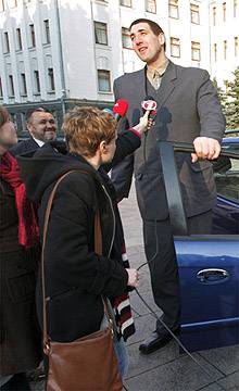 Sofőrt keres az óriás