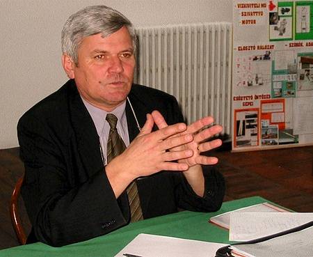 Az árkoktól a pályázatokig