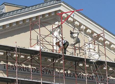 Magasban a színjátszás öt szimbóluma