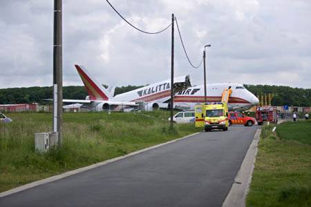 Kettétört egy repülő Brüsszelben