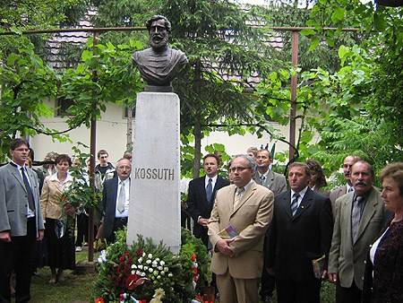 Ismét van szobra Kossuthnak Tenkén