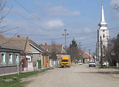 Ki a pappal a faluból?
