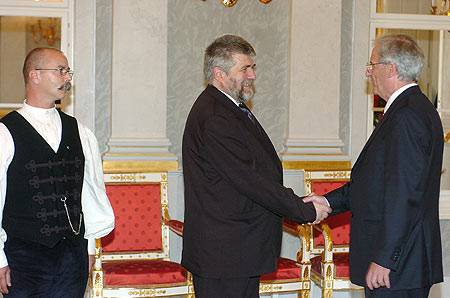 Hátszél az autonómiának