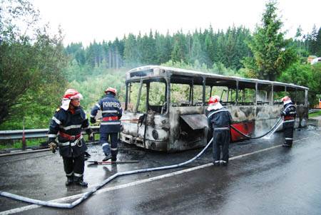 Kiégett egy diákokat szállító busz 