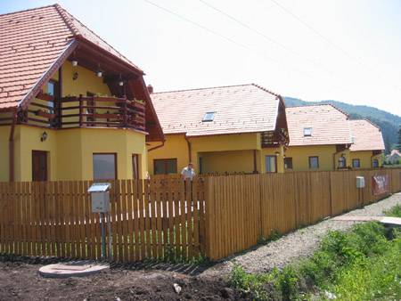 Lakópark faszerkezetes házakból