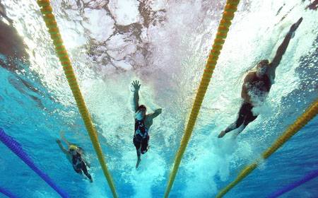 Phelps versenyben maradt