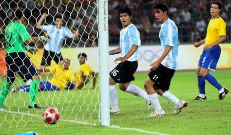 Kiütötték az argentinok a brazilokat a rangadón