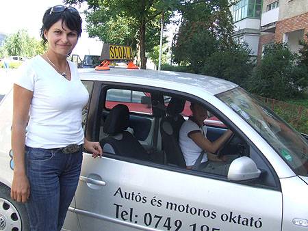 A nő, ha autót vezet
