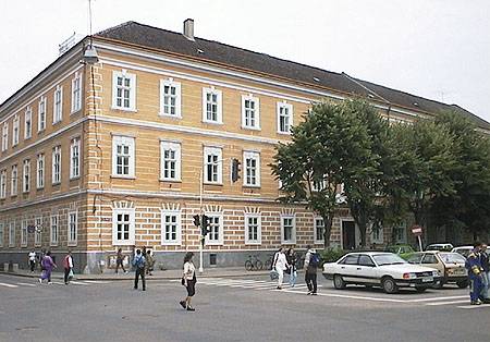 Elköltöztetnék a Kölcsey-gimnáziumot