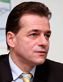Orban bírálja Füzest