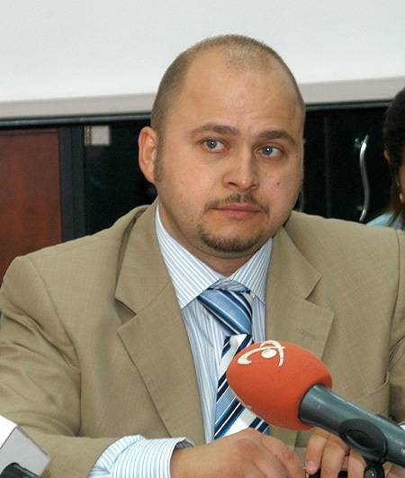 Olosz mégis lemondott