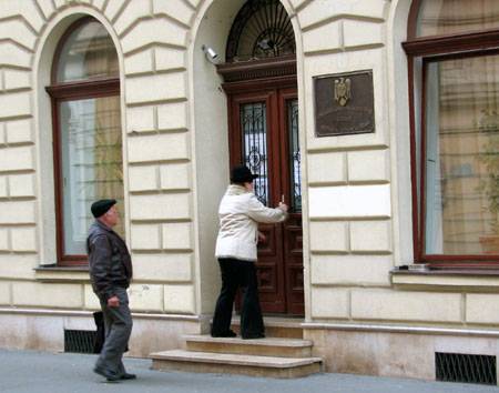 Munkakönyv: bekérik az elvándorlóktól