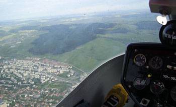 Sok pénzük van, felülnek a repülőre...