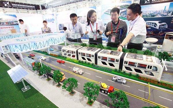 Peking: kétsávos út a 3D expresszbusz alatt (Videóval)