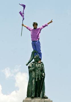 &bullet;  Fotó: Rompres