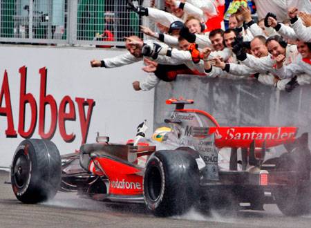 &bullet;  Fotó: Rompres