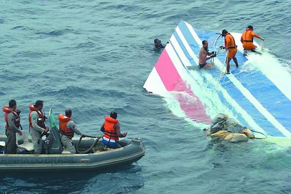 Airbus-tragédia: újabb maradványokra bukkantak