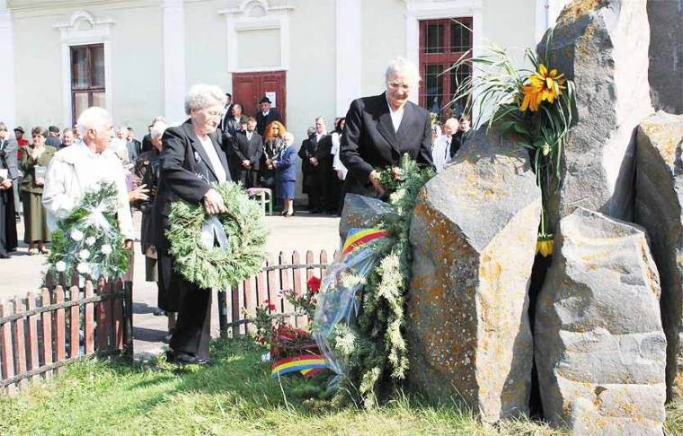 A magyarellenes vérfürdő 65. évfordulóján emlékeztek Szárazajtán