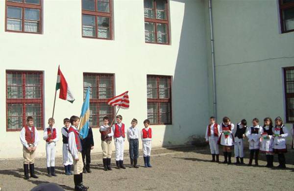  Közömbösek névadásügyben a Maros megyei magyarok