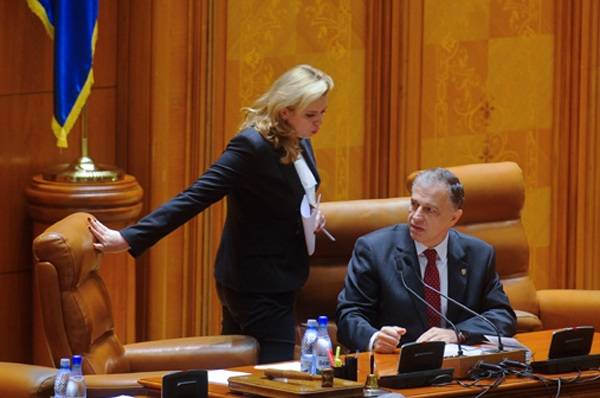 Folytatódik a parlamenti háború a hatalom és az ellenzék között