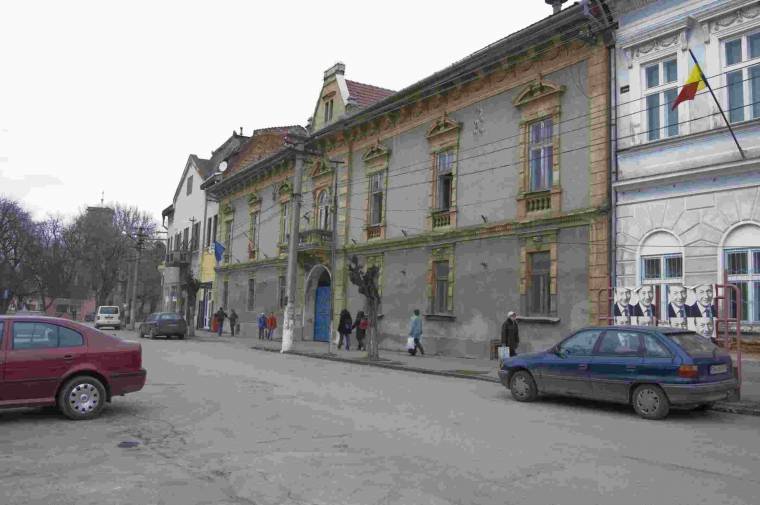 Elkezdődik az Aranyszarvas felújítása Nagykárolyban