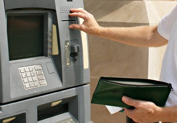 Nem tréfa a számlazár: legkésőbb szerdáig kell frissíteni a banki adatokat