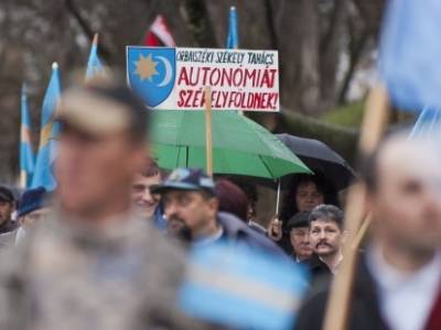 Tízezrek a marosvásárhelyi tüntetésen 