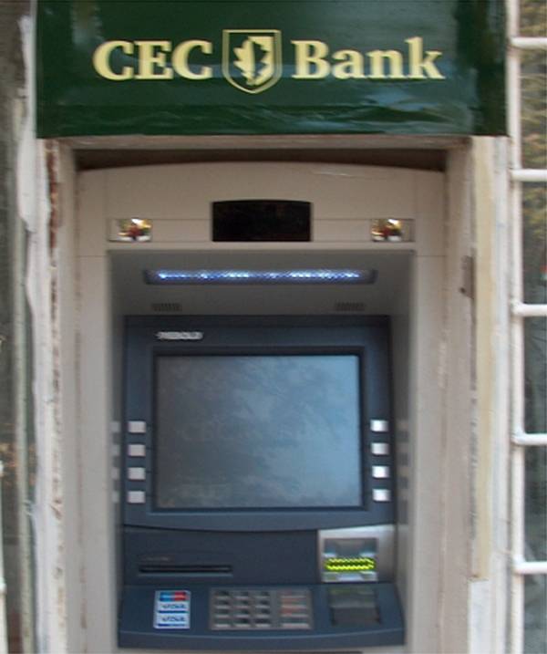 A CEC Bank 17 ezer ügyfelének bankkártyáját zárolta